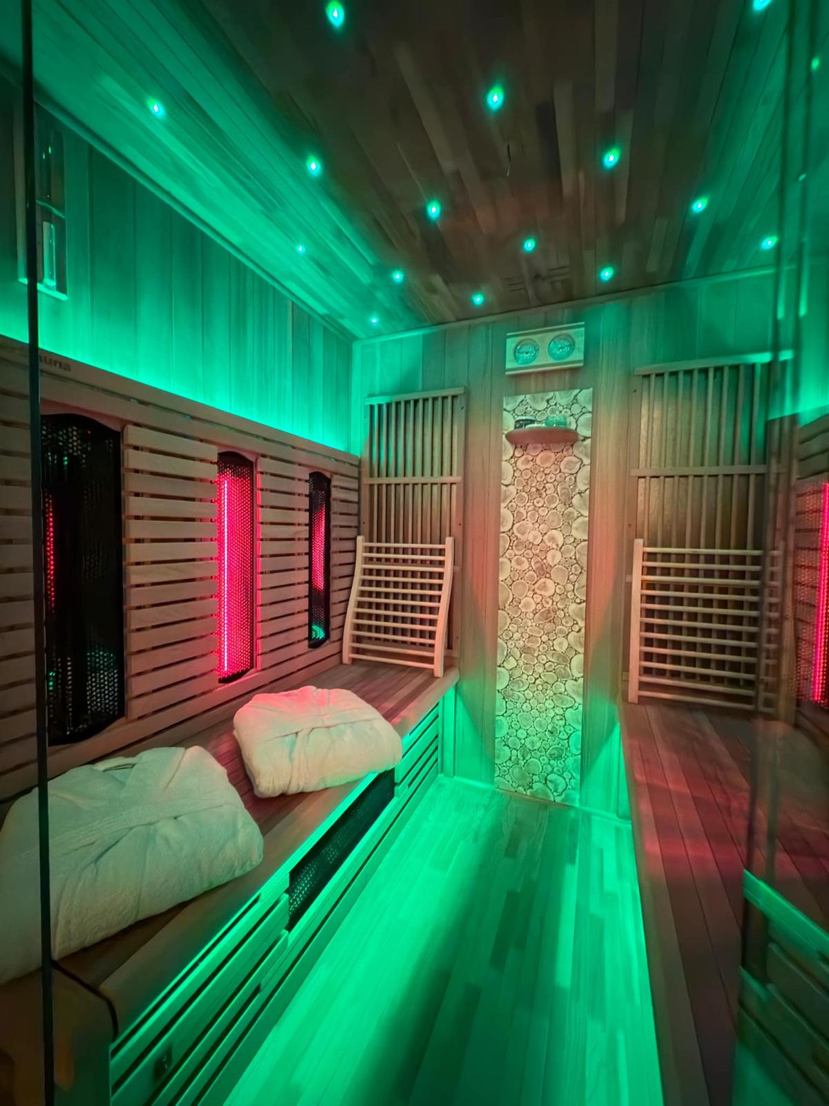 Sauna na podczerwień z koloroterapią – zielono-różowe LED-y